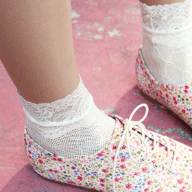00138. Short lace socks 