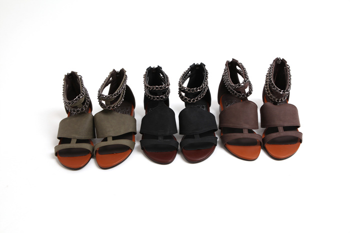 09243 스트랩 체인 샌들 