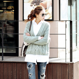 01203 V 꽈베기 니트 